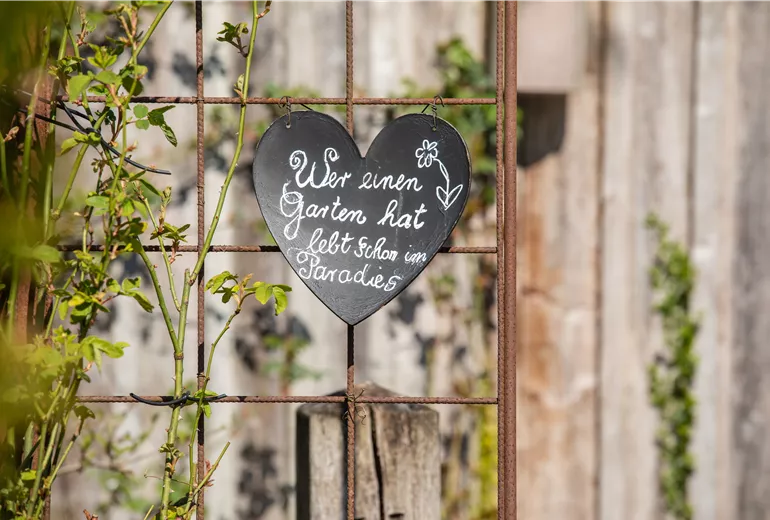 Gartenambiente - Schild mit Schrift 
